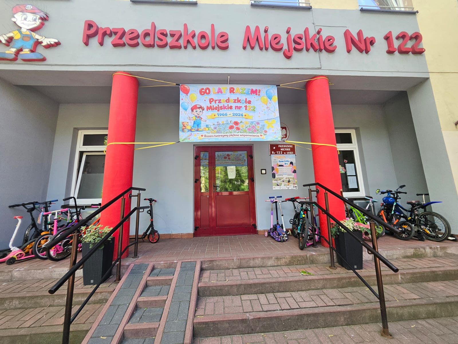 Zdjęcie budynku przedszkola od frontu