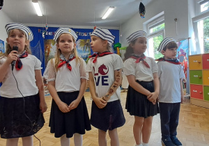 Dzieci z grupy IV i V występują przed rodzicami.