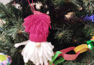 ozdoba choinkowa mikołaj z włóczki