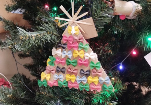 ozdoba choinkowa choinka z makaronu