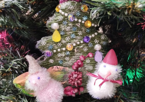 ozdoba choinkowa choinka z materiałów plastycznych