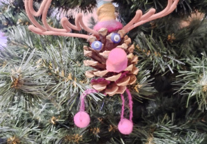 ozdoba choinkowa renifer z szyszki